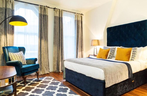 Billingsgate Apartment | Native Monument