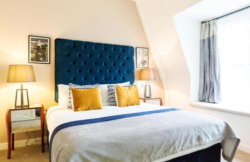 Billingsgate Apartment | Native Monument