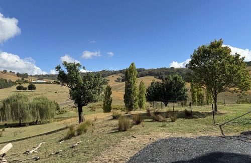 Carabost Cottage | Native Valley Cottage is a peaceful, tranquil hideaway in the Tumbarumba area.