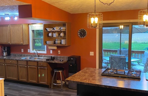 Fennville House | nAtkins cottagenPrivate close to town pet friendly
