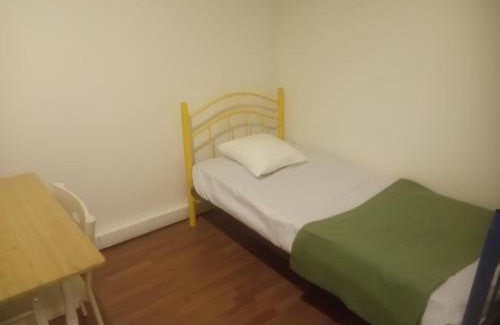 Iris Garden House | Natol Budget Homestay Rock Road