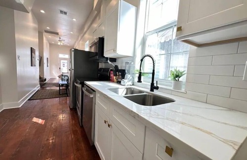 West Riverside House | Natural Beautiful Home -15 Mins to French Quarter!
