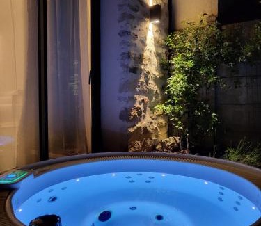 Milly-la-Foret Villa | Natural Design Lodge Jacuzzi Privatif