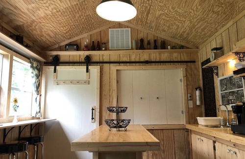 Bynum Cabin | Natural Splendor; Ultimate Off Grid Experience!