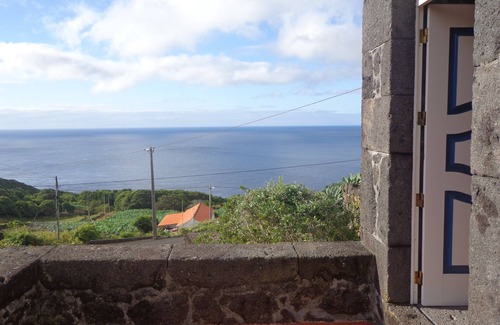 Calheta de Nesquim House | Natural stone holiday home with sea view