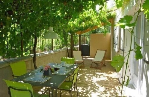 Les Angles House | Nature 4 minutes from Avignon, charming country house.