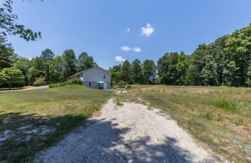 Mechanicsville House | Nature and Convenience ConvergenBeautiful, close to everything nand a small pool