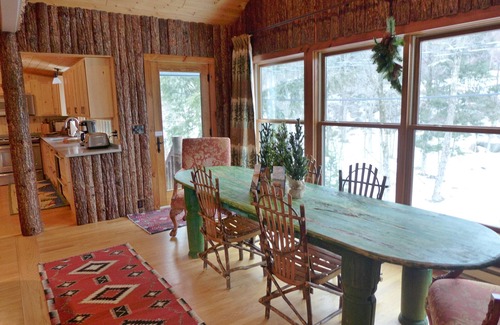 Lake Placid Cabin | Nature at it's Best! Cozy Cabin with Old World Charm! Pets are considered.