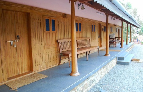 Periyur House | Nature Castle-A Traditional Kerala Style wooden home