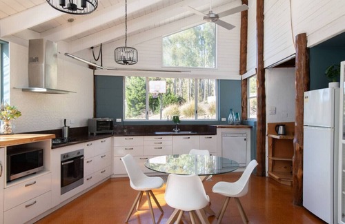 Underwood House | Nature Escape - Big Bush Block!