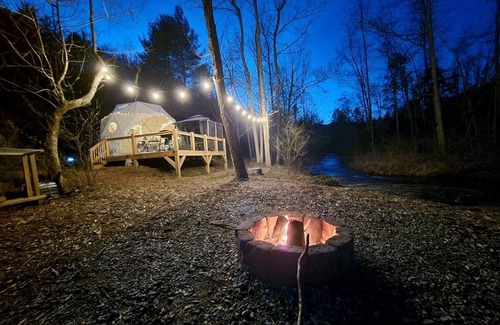 Purlear RV Rental | Nature escape Geodome, Hot Shower/Cool Tub, WIFI