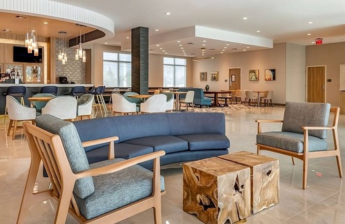 Lauderdale Beach House | Nature Escape! Walk to the Beach! Spacious Unit, Pool