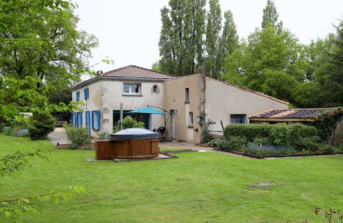 Bressuire House | Nature & fishing gîte with Nordic bath - 6 pers
