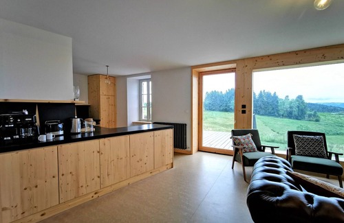 Saint-Victor-sur-Arlanc Cottage | Nature Retreat: Cozy Cottage with Panoramic Views, Perfect for Family & Friends Near Lyon & Clermont-Ferrand