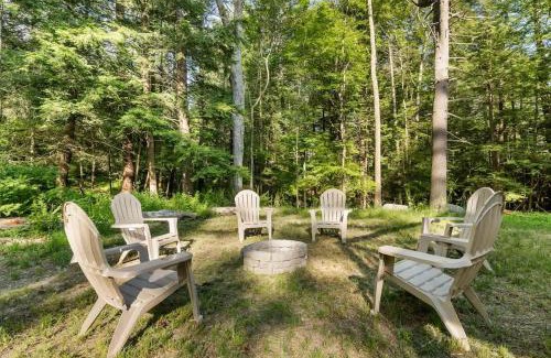 Sparrow Bush House | Nature Getaway - Creek, Firepit, Deck, Privacy - Delaware River