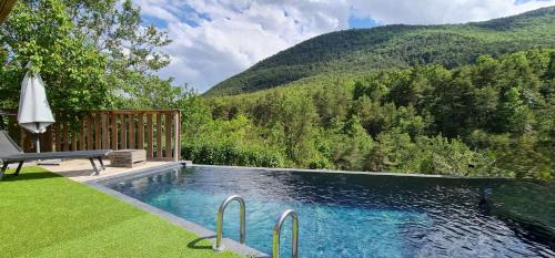 La Penne Apartment | Nature getaway in cottage, hiking, pool, climbing