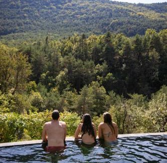 La Penne Apartment | Nature getaway in cottage, hiking, pool, climbing