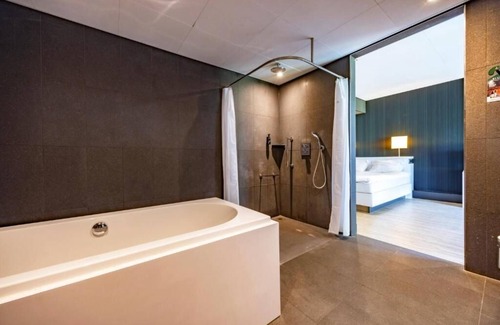 Uden Hotel | Nature Getaway Near Jettens Windmill + Free Parking Spot