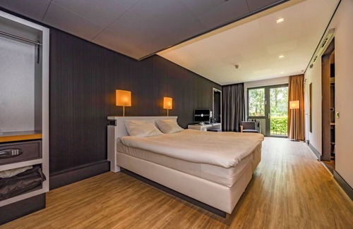 Uden Hotel | Nature Getaway Near Jettens Windmill + Free Parking Spot