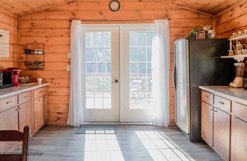 Halifax Cabin | Nature getaway near Lake Tobias
