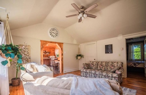 Halifax Cabin | Nature getaway near Lake Tobias