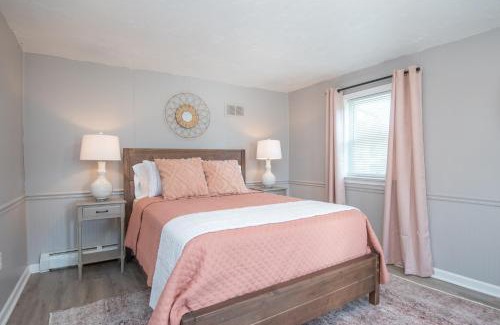 Mount Aetna House | Nature Haven Pond,Pool and Hot Tub