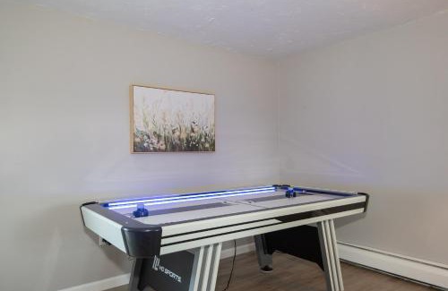 Mount Aetna House | Nature Haven Pond,Pool and Hot Tub