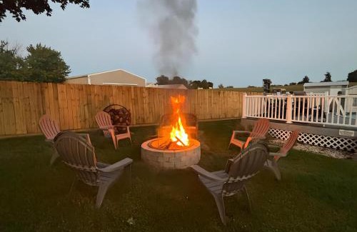Mount Aetna House | Nature Haven Pond,Pool and Hot Tub