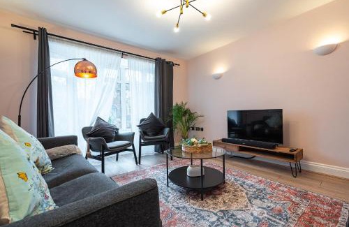Trafford House | Nature Inspired Bungalow with 3 rooms - 10 mins from Manchester Airport