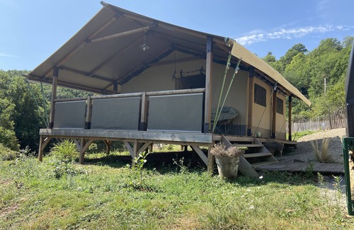 Bessuejouls Cottage | NATURE LODGE TENT WITH STUNNING VIEW