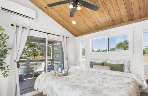 Smithville House | Nature Lover Retreat! Cozy Tiny House!