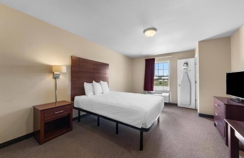 Pleasanton House | Nature Lover's Delight: Room Near Local Attractions & Pond