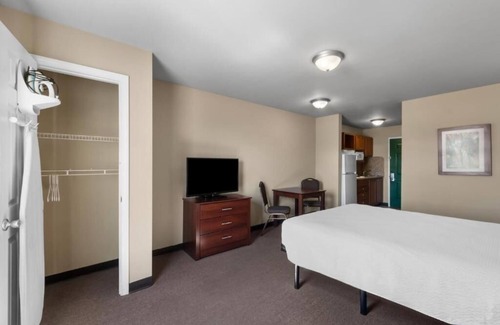 Pleasanton House | Nature Lover's Delight: Room Near Local Attractions & Pond
