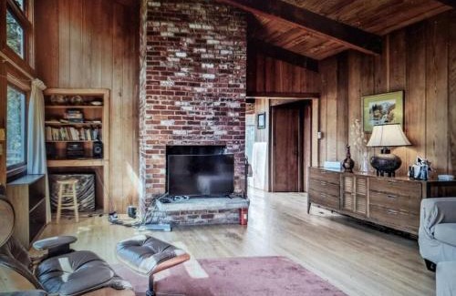 Wellfleet House | Nature Lover's Nest