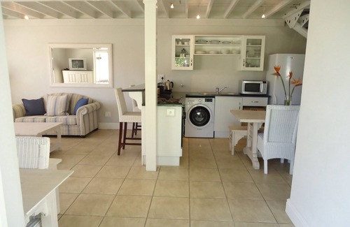 Keurboomstrand Apartment | Nature Lover's Paradise! 100m to the Beach! Swimming Pool.