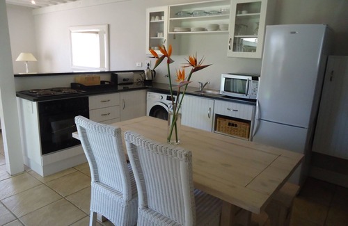 Keurboomstrand Apartment | Nature Lover's Paradise! 100m to the Beach! Swimming Pool.