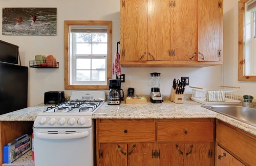 Murphy Cabin | Nature Lover’s Getaway in Rural Grants Pass