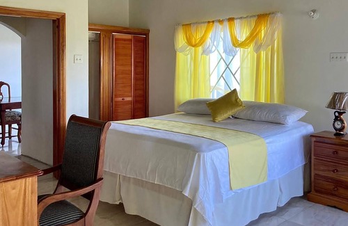 Cave Bed & Breakfast | Nature lovers paradise overlooking the turquoise Caribbean sea