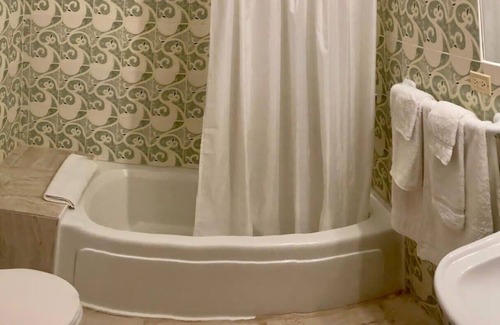 Cave Bed & Breakfast | Nature lovers paradise overlooking the turquoise Caribbean sea