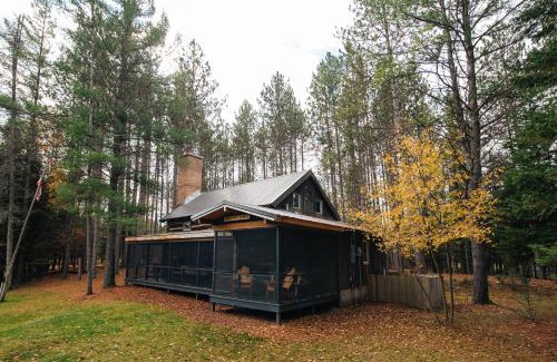 Grayling Villa | Nature Lovers Paradise Uncle Toms 3BDR Cabin 5644