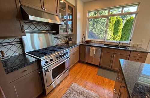 Bow House | Nature Lover’s Paradise with Samish Bay Views & Private Gardens. Sept openings!