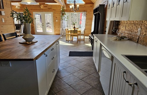 Val-des-Monts House | Nature lover’s retreat in the forest. Near hiking, skiing, swimming, etcn