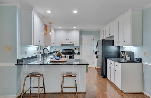 North Raleigh House | Nature Lovers Serene Get-A-Way RANCH home in North Raleigh