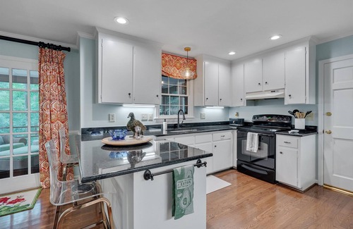 North Raleigh House | Nature Lovers Serene Get-A-Way RANCH home in North Raleigh