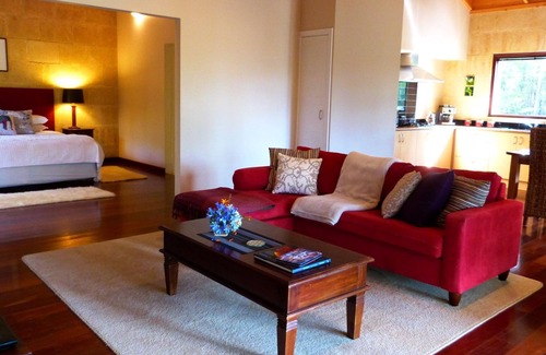 Pemberton Ski Chalet | Nature on your doorstep - Kangaroo Creek Chalets - birds kangaroos.relax!