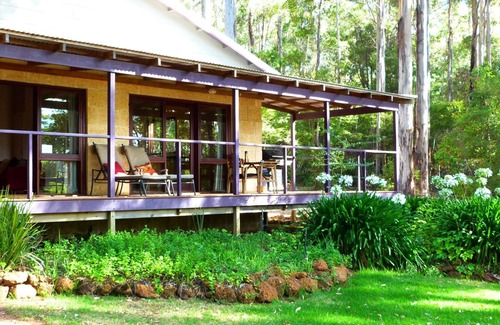 Pemberton Ski Chalet | Nature on your doorstep - Kangaroo Creek Chalets - birds kangaroos.relax!