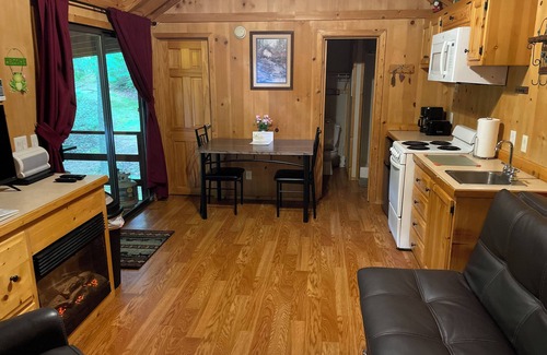 South Bloomingville Cabin | Nature Retreat