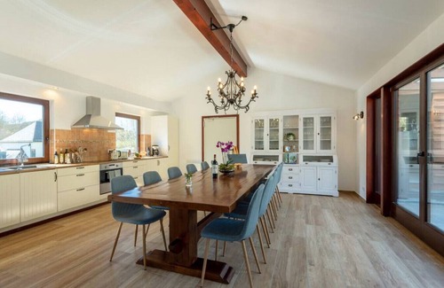 Hohenfels-Essingen Villa | Nature Retreat Pool, Hot Tub, Sauna, Hiking-caves