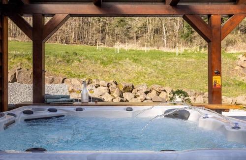 Hohenfels-Essingen Villa | Nature Retreat Pool, Hot Tub, Sauna, Hiking-caves