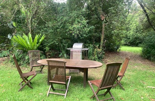 Falls Creek Cottage | Nature retreat : 10m to Huskisson & beaches